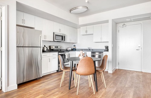 Inglewood Apartment | Tasteful Westchester 2BR w/Pool, Gym & W/D, 5 mins to LAX, by Blueground