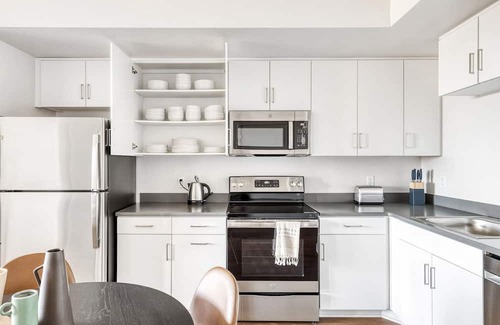 Inglewood Apartment | Tasteful Westchester 2BR w/Pool, Gym & W/D, 5 mins to LAX, by Blueground