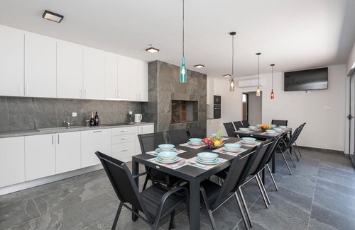 Veliki Prolog House | Awesome home in Veliki Prolog