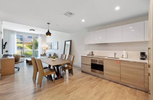 Hollywood Condo | Amazing condo in Hollywood Beach with beach access
