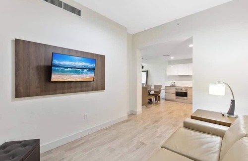Hollywood Condo | Amazing condo in Hollywood Beach with beach access