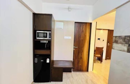 Kandivali East Ski Chalet | Urban Suite with Kitchenette at Malad West