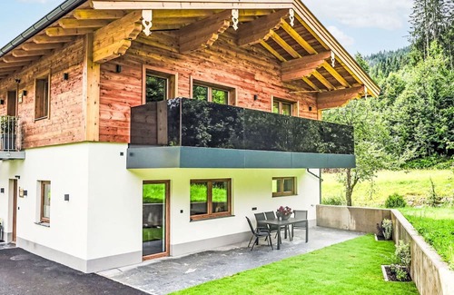 Leogang Apartment | Lovely apartment for 6 guests with WIFI, TV, balcony and panoramic view