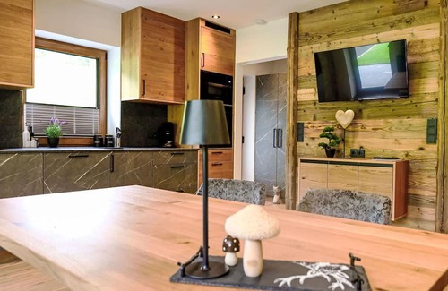 Leogang Apartment | Lovely apartment for 6 guests with WIFI, TV, balcony and panoramic view