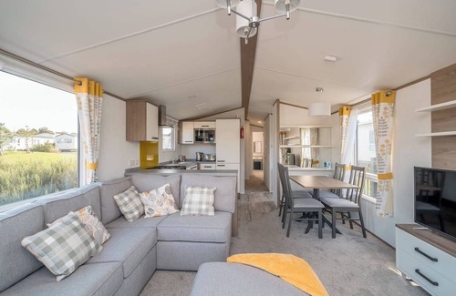 Prestonpans House | Seton Sands Kings Barnes | 3BR| Parking | Wi-Fi
