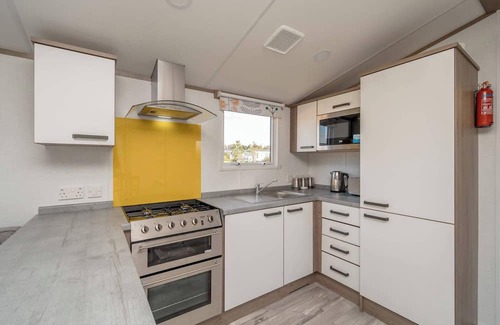 Prestonpans House | Seton Sands Kings Barnes | 3BR| Parking | Wi-Fi