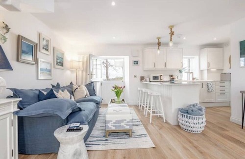 North Berwick Cottage | Coastal Cottage in North Berwick with Garden & Golf Course Views