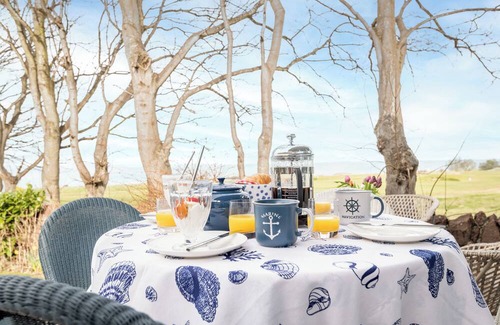 North Berwick Cottage | Coastal Cottage in North Berwick with Garden & Golf Course Views