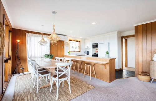 Torquay House | Absolute beachfront Views , Bohemian charm on the Esplanade.