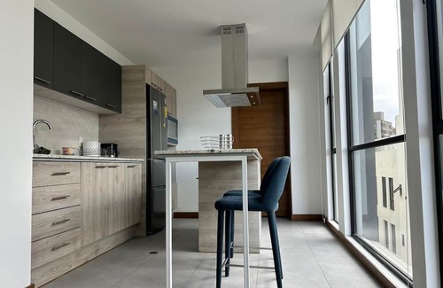 La Mariscal Apartment | Stylish & Private Suite in Quito–Perfect Location Near Bars, Restaurants & More!