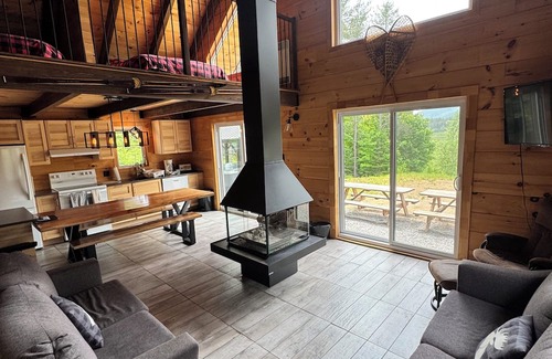 Mauricie Ski Chalet | Log cabin | Spa, river & nature, Mauricie