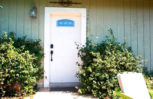 Rainbow CDP Cottage | Pet Friendly Breathtaking Cottage with Great Views and Hot-tub in Rainbow, California