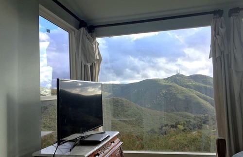 Rainbow CDP Cottage | Pet Friendly Charming Cottage with Incredible Views and Hot-tub in Rainbow, California