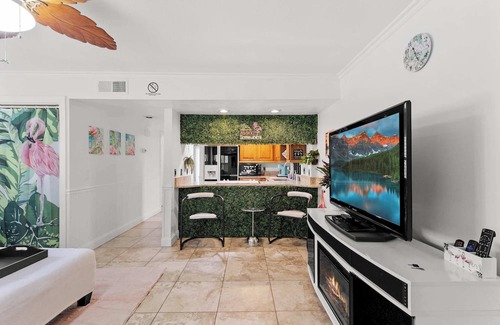 Paradise Lakes Condo | Flamingo Fling - Your Tropical Freedom Getaway