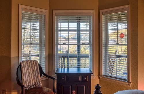 Robbinsville Cottage | Cozy Cottage with a Jacuzzi in the Snowbird Mountain Range with Views of Lake Santeetlah, North Carolina