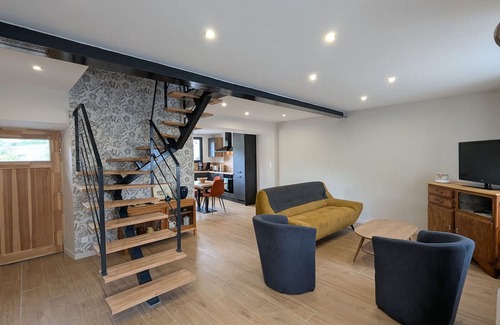 Polignac Cottage | Renovated house with terrace and balcony in Polignac