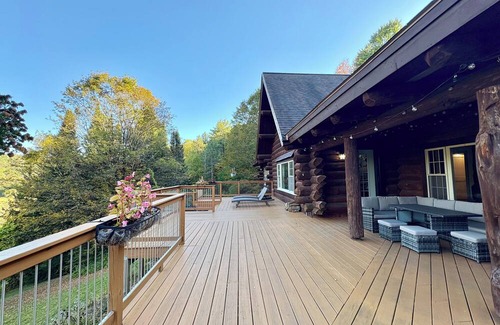 Proctor Cabin | Vermont Lodge Cabin with Mountain Views near Killington
