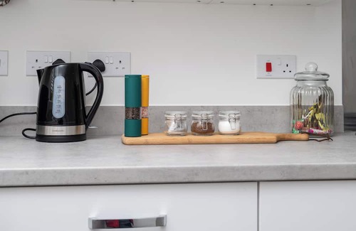 Milton Keynes House | Spacious 4BR House | EV Charger | 10 mins from Centre MK | Families | Contractor