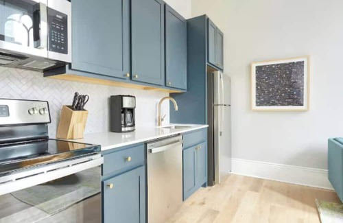 French Quarter Hotel | Hearing-Accessible Canal Street Apartment | Walk to French Quarter | 623 Canal