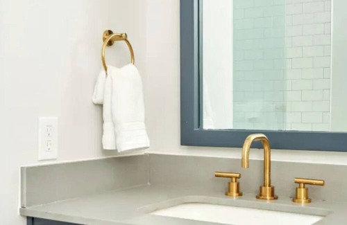 French Quarter Hotel | Hearing-Accessible Canal Street Apartment | Walk to French Quarter | 623 Canal