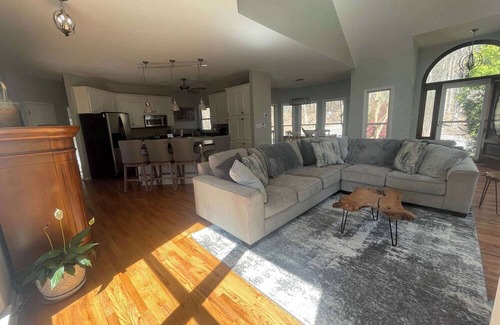 Kings Mountain House | Kings Mountain Retreat 4BR Family Home Mountain View, Game Room, Fireplace