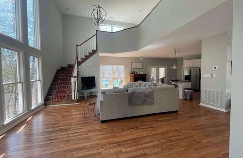 Kings Mountain House | Kings Mountain Retreat 4BR Family Home Mountain View, Game Room, Fireplace