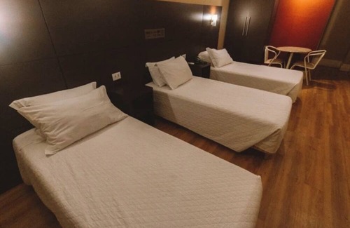 Republica Hotel | Comfy 3-Unit Triplo Twin Stay Near Subway – Steps from Downtown Attractions