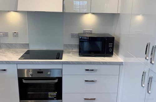 West Thurrock Apartment | 2 Bed Flat- Direct Links to Central London