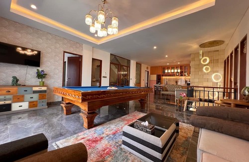 Sanur Villa | Modern 5BR Retreat | Pool, Rooftop Ocean View, Butler, 100 Mts Beach & Port