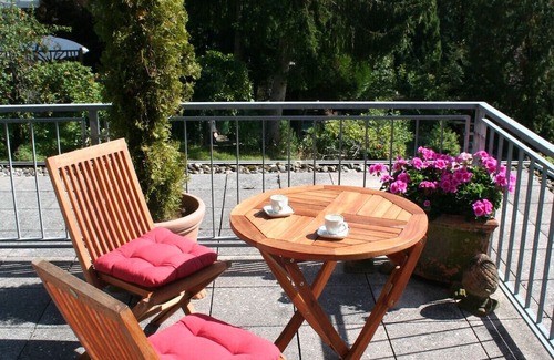 Koenigstein im Taunus Apartment | Apartment 'Skyline View' with Private Terrace and Wi-Fi