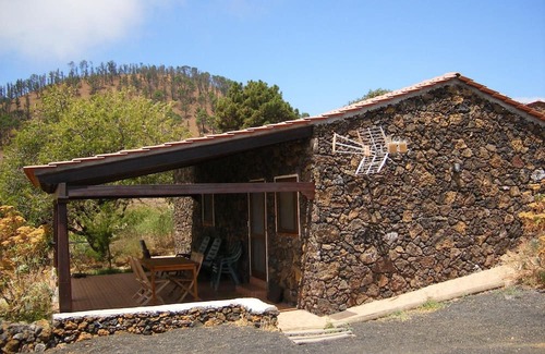 El Pinar de El Hierro Apartment | Apartment 'Casa Rural El Pajar' with Mountain View, Wi-Fi and Air Conditioning