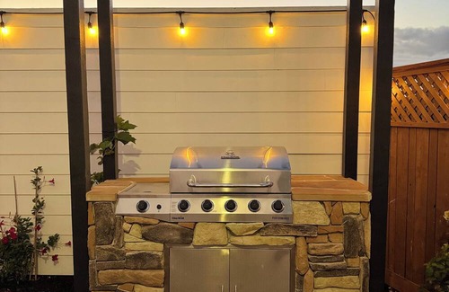 Pittsburg House | Charming and Spacious 4-bedroom house in Pittsburg with AC