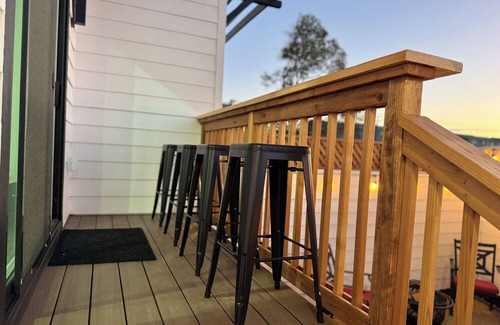 Pittsburg House | Charming and Spacious 4-bedroom house in Pittsburg with AC