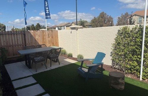 Lathrop House | Bright 4-bedroom house with AC in Lathrop