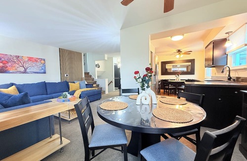 Madison Heights House | ALL NEW/Large Patio/HotTub/FirePit Sleeps 11