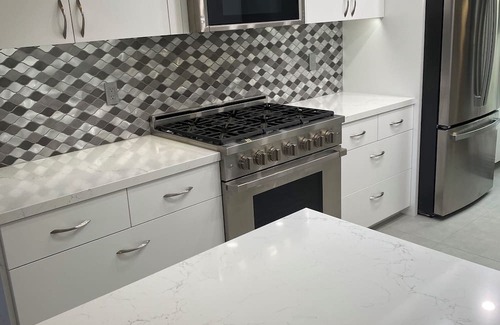 Araby House | JUST fully remodeled-Single Story 3/2 with pool/spa/tennis/pickleball &fireplace