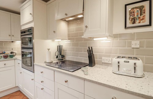 Alton Cottage | YOXALL COTTAGE, family friendly, character holiday cottage in Alton