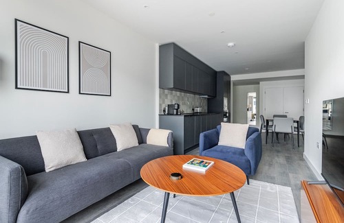 Stratford and New Town Apartment | Blueground | Stratford, pool, nr Queen Elizabeth Park