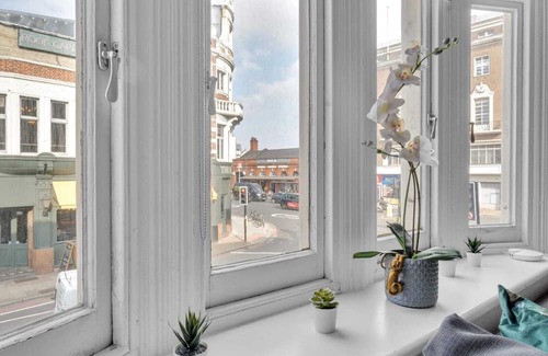 East Putney Apartment | Central Putney/London 2-Bed | Walk to Tube & River | 3 TV's & FAST WiFi