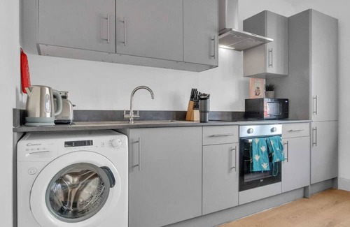 East Putney Apartment | Central Putney/London 2-Bed | Walk to Tube & River | 3 TV's & FAST WiFi