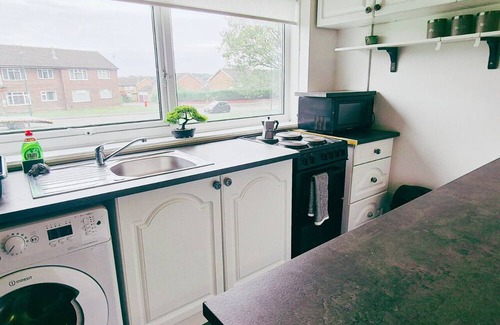 Bramcote Apartment | Comfy 3BR Flat on Quiet Street in Wollaton with FREE Parking