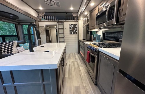 Woodbine House | Visit Cumberland Falls, see the Moonbow and enjoy Corbin's luxury RV campground.