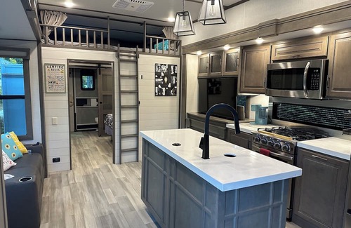 Woodbine House | Visit Cumberland Falls, see the Moonbow and enjoy Corbin's luxury RV campground.