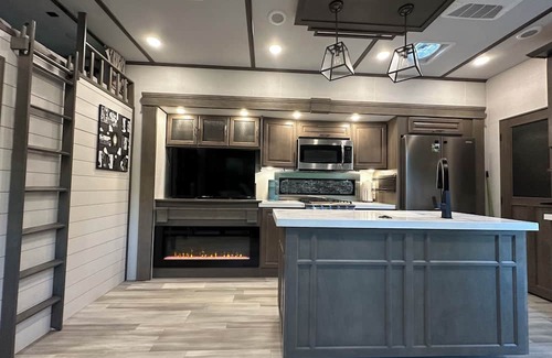 Woodbine House | Visit Cumberland Falls, see the Moonbow and enjoy Corbin's luxury RV campground.