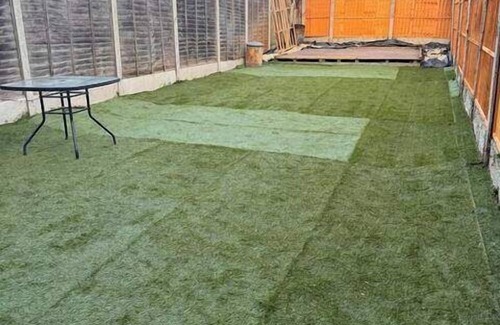 Havering House | Romford Retreat - Spacious 4 Bedroom House