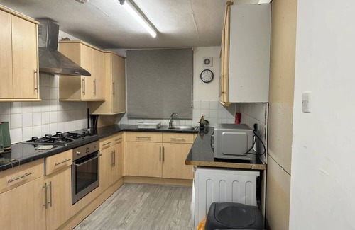 Havering House | Romford Retreat - Spacious 4 Bedroom House