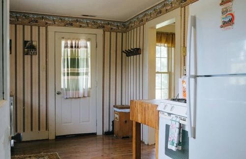 Squires Cabin | Rustic Elegance in the Ozarks — Stay at the Historic Hilton Inn