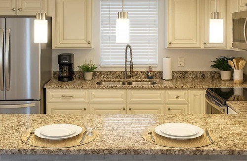 Lakeland House | Charming 6-bedroom 2 home property house with AC in Lakeland