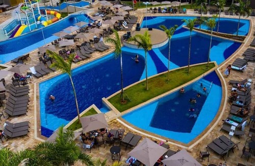 Olimpia Resort | RESORT: 2 adultos e 1 criança a 4km do Thermas Lar. e a 3km do Hot Beach