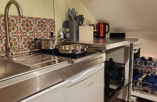 East Putney Apartment | Cozy Private Suite in Putney, London